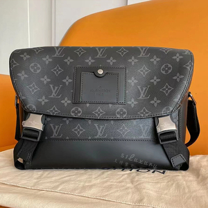 【51现货】lv路易威登voyager印花小号黑武士邮差包斜挎单肩包男