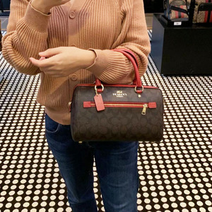 小惠在纽约 coach蔻驰波士顿包女老花奥莱新款手提斜挎美国直邮