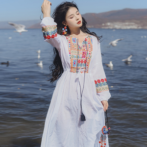 云南西藏民族风白色刺绣花连衣裙松紧腰尼泊尔度假穿搭灯笼袖长裙