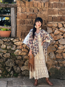 新疆旅行穿搭旅游民族风条纹流苏披肩斗篷女云南西藏青海草原女装