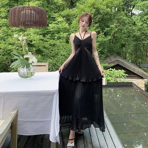 黑色蛋糕礼服裙长款高级质感压褶吊带连衣裙女夏季显瘦气质赫本风