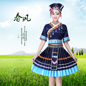 畲族服饰女