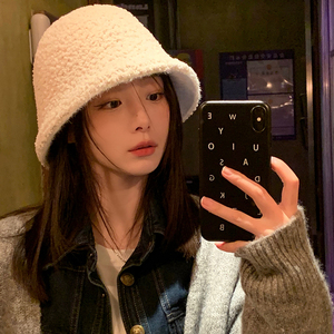 2022新款白色渔夫帽女秋冬季颗粒羊羔毛绒帽水桶盆帽潮