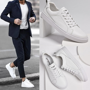 白色板鞋配西装