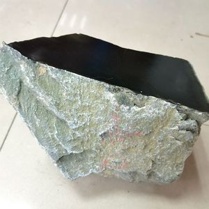 19斤和田玉塔青黑羊脂超一细原石纯黑开窗明料豆腐块黑青玉手镯料