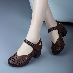 女式皮凉鞋中跟妈妈