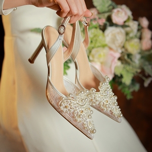 法式婚鞋新娘鞋主婚纱珍珠单鞋小众后空高跟鞋女细跟中空包头凉鞋