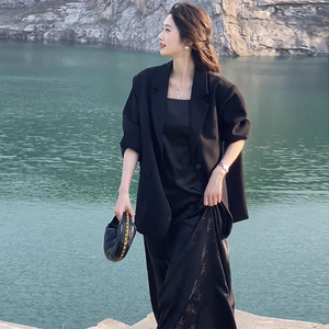 赫本风法式黑色吊带连衣裙子女夏季2024新款海边度假沙滩长裙套装