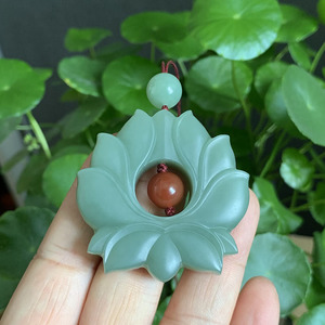 雪倪b70291和田玉粉青宝相花吊坠吉祥如意挂件带鉴定证