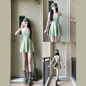 夏季法式气质针织吊带绿色连衣裙子女2024新款显瘦收腰小个子短裙