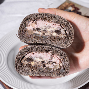 蓝莓奥利奥全麦欧包含麦麸饱腹感强清新甜口早餐代餐轻食面包零食