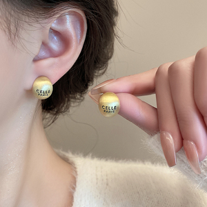 金属拉丝字母耳钉2023年新款潮小众设计感高级复古耳环女气质耳饰