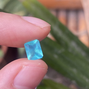 小众宝石秘鲁蓝欧泊戒面 霓虹蓝0.95克拉果冻体 帕拉伊巴平替