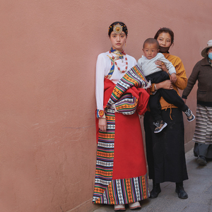 红色藏袍女,玛咕巴藏装  康巴藏装 春秋款服饰藏式 西藏旅游衣服