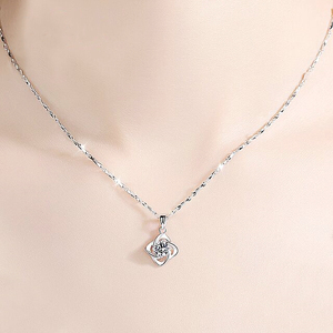 周大生pt950铂金项链18k白金锁骨链女新款四叶草钻石吊坠女友礼物