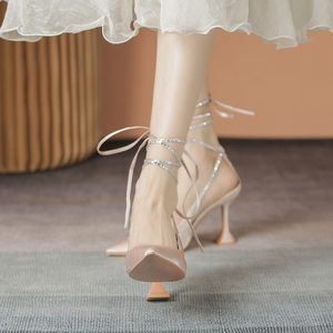 脚环绑带高跟鞋小众设计感罗马交叉系带绑腿细跟包头尖头凉鞋女夏