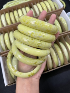 菜花玉原矿打磨手镯富含硒元素纯天然宝石平安镯子