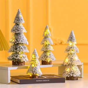 新款带灯创意塔状植绒雪松树 桌面圣诞树摆件圣诞装饰品迷你松针