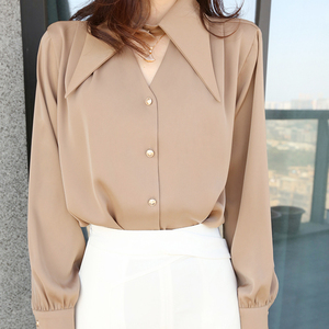 卡其色双尖领上衣女设计感小众初春韩风chic衬衫温柔肩宽显瘦女装