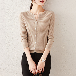 低领气质毛衣春