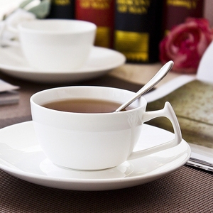 景德镇纯白骨瓷创意咖啡杯碟勺套装家用简约欧式咖啡杯花茶杯子
