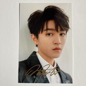 王俊凯亲笔签名照片24款 / 6寸大小 /生日礼物新款