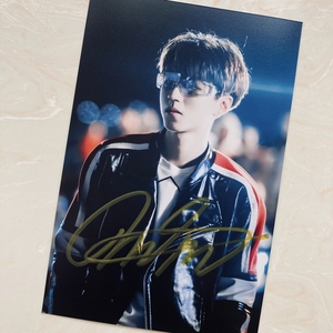 王俊凯签名照片亲笔