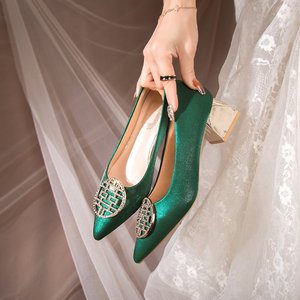 秀禾服婚纱两穿结婚鞋子女2023新款春秋季绿色礼服中式高跟新娘鞋