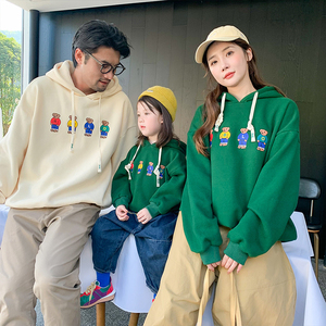 亲子装一家三口卫衣秋装2021新款韩版小熊洋气母女母子秋冬装上衣