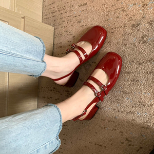 粗跟包头凉鞋女2024年新款夏季中高跟法式复古小红色玛丽珍单鞋子