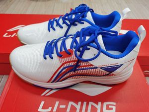 排球鞋李宁