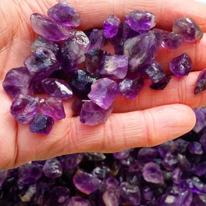 天然紫水晶原石碎石 乌拉圭深紫色水晶原石戒面珠子矿物 原材料