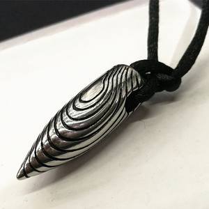 金属子弹头钛钢吊坠潮男战狼炫酷个性男孩装饰项链不掉色男人挂件