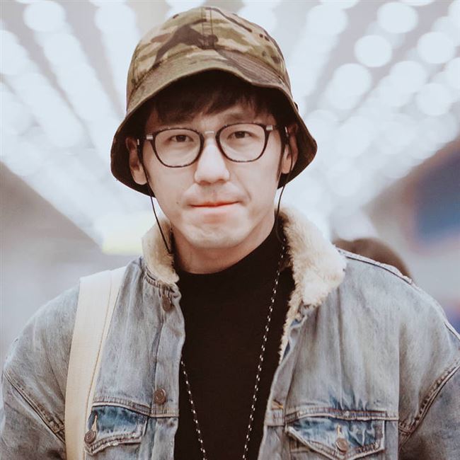 白宇同款黑框眼镜复古日系方框平光镜带链条挂脖潮男可配近视镜框