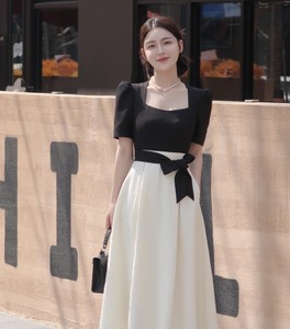 【罗马假日】2024夏季新款法式设计感赫本风黑白拼接显瘦连衣裙女