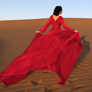 旅行女装沙滩裙女海边度假民族风连衣裙复古大红色长袖沙漠长裙仙
