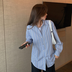 新款百搭冲绳假日白蓝色条纹长袖衬衫女2021春秋百搭宽松上衣