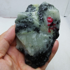 天然南阳独山玉原石毛料310克 黑白透水料