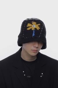 韩国小众设计师花朵贴布针织渔夫帽秋冬防寒保暖护耳毛线帽盆帽潮