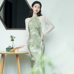 新中式高级感修身显瘦开叉挂脖旗袍连衣裙气质纯欲绿色漏肩裙子夏