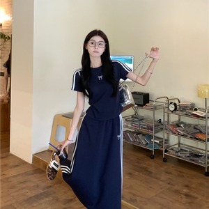 香衣儿大码女装202年4韩版运动休闲时尚三条杠短袖T恤半身裙套装
