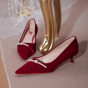 复古婚鞋秀禾红色鞋子女结婚红鞋猫跟高跟鞋新娘敬酒鞋珍珠婚礼鞋