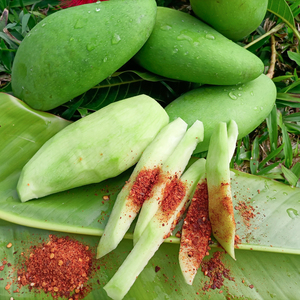 云南酸芒果生吃脆芒果辣椒腌芒果孕妇青芒果芽送秘制蘸料西双版纳