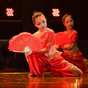 少年志舞蹈服装儿童古典表演服民族扇子打鼓舞男女童中国说演出服