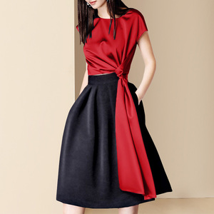 红上衣黑裙子套装