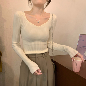 春季新款法式气质V领针织衫女设计感短款修身显瘦内搭毛衣打底衫