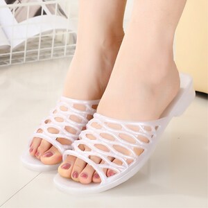 水晶塑料平底拖鞋女渔网镂空小码妈妈凉拖夏居家浴室内防臭洞洞鞋