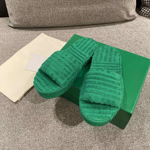 bv2021秋冬新款绿色毛毛拖鞋女羊毛拖外穿平底厚底mona同款一字拖