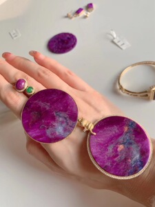 天然南非舒俱来圆牌吊坠18k金镶嵌苏纪石皇家紫樱花粉无事牌