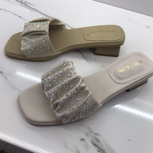 劳拉209粗跟矮跟一字镶钻凉鞋拖鞋女鞋